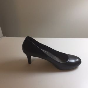 3-inch black patent leather pumps